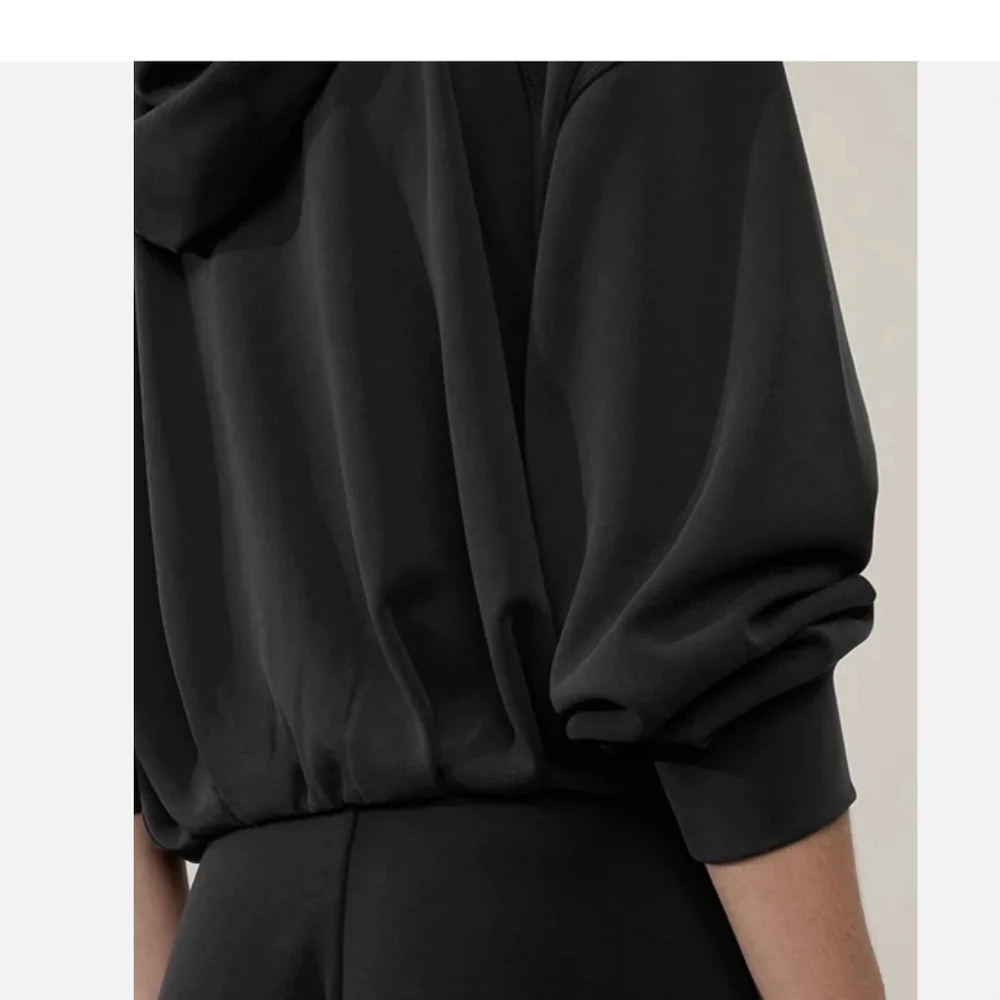 EUC Athleta Black Seasoft Bubble Hem Full Zip Size Small - Picture 3 of 11